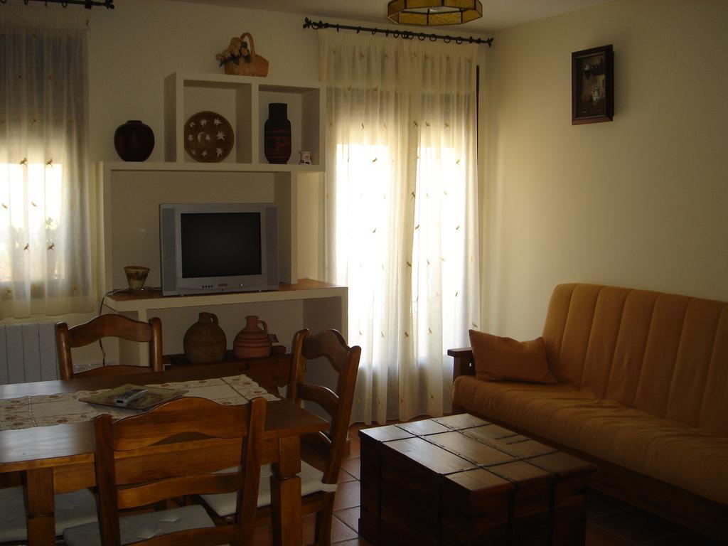 Apartamentos Serrano Ribatajada Exterior photo