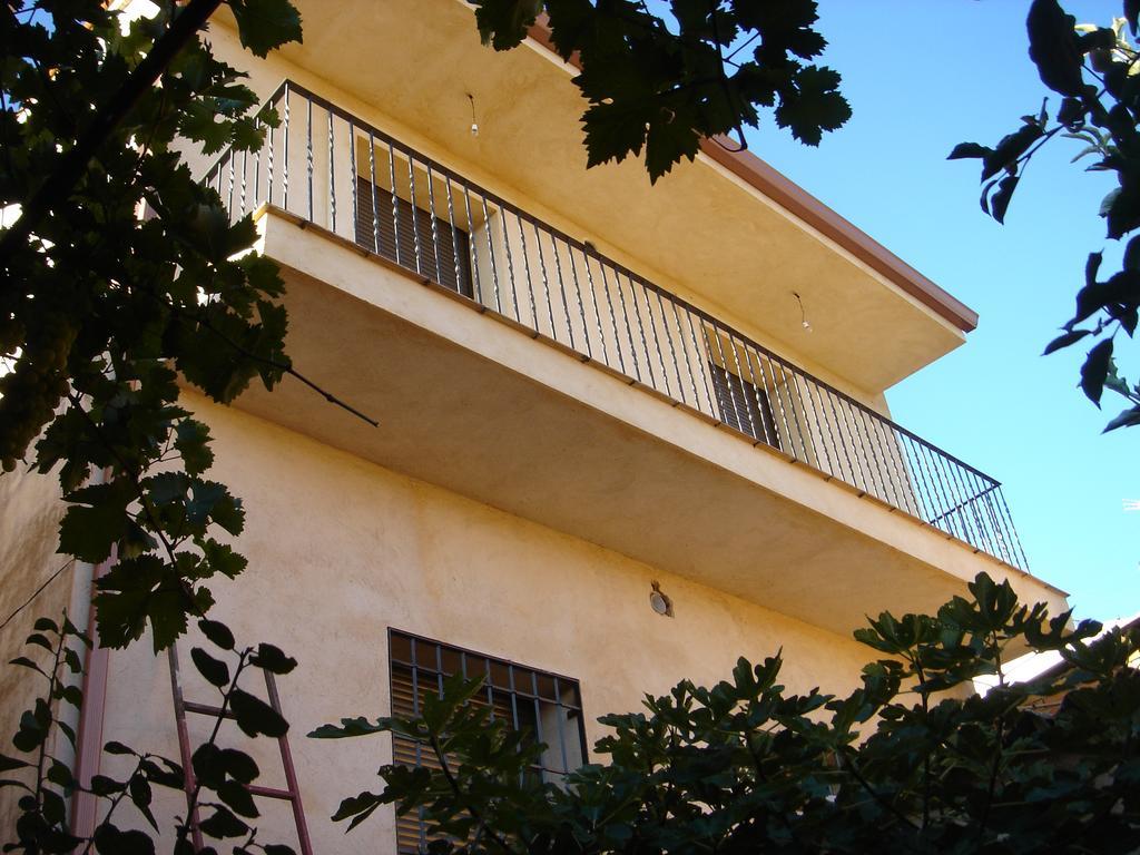 Apartamentos Serrano Ribatajada Exterior photo